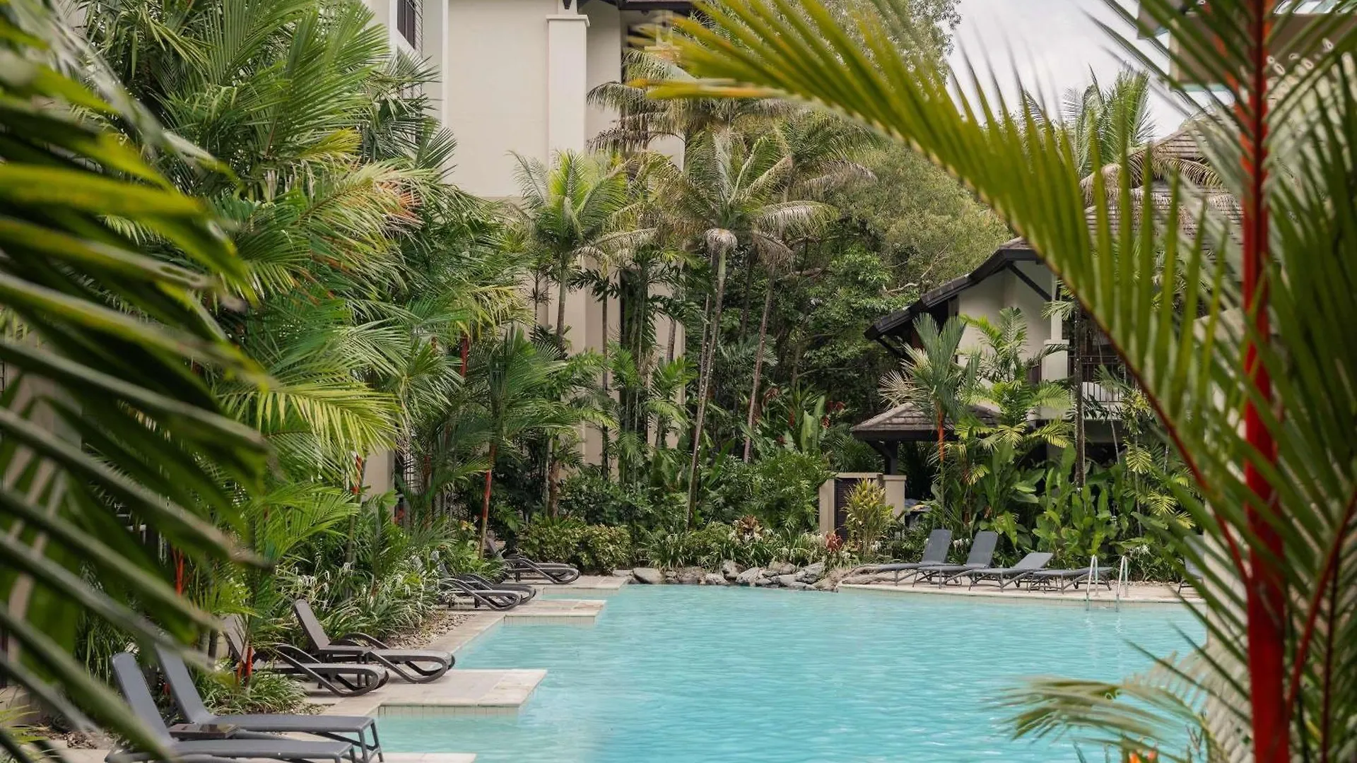 Pullman Palm Cove Sea Temple Resort & Spa