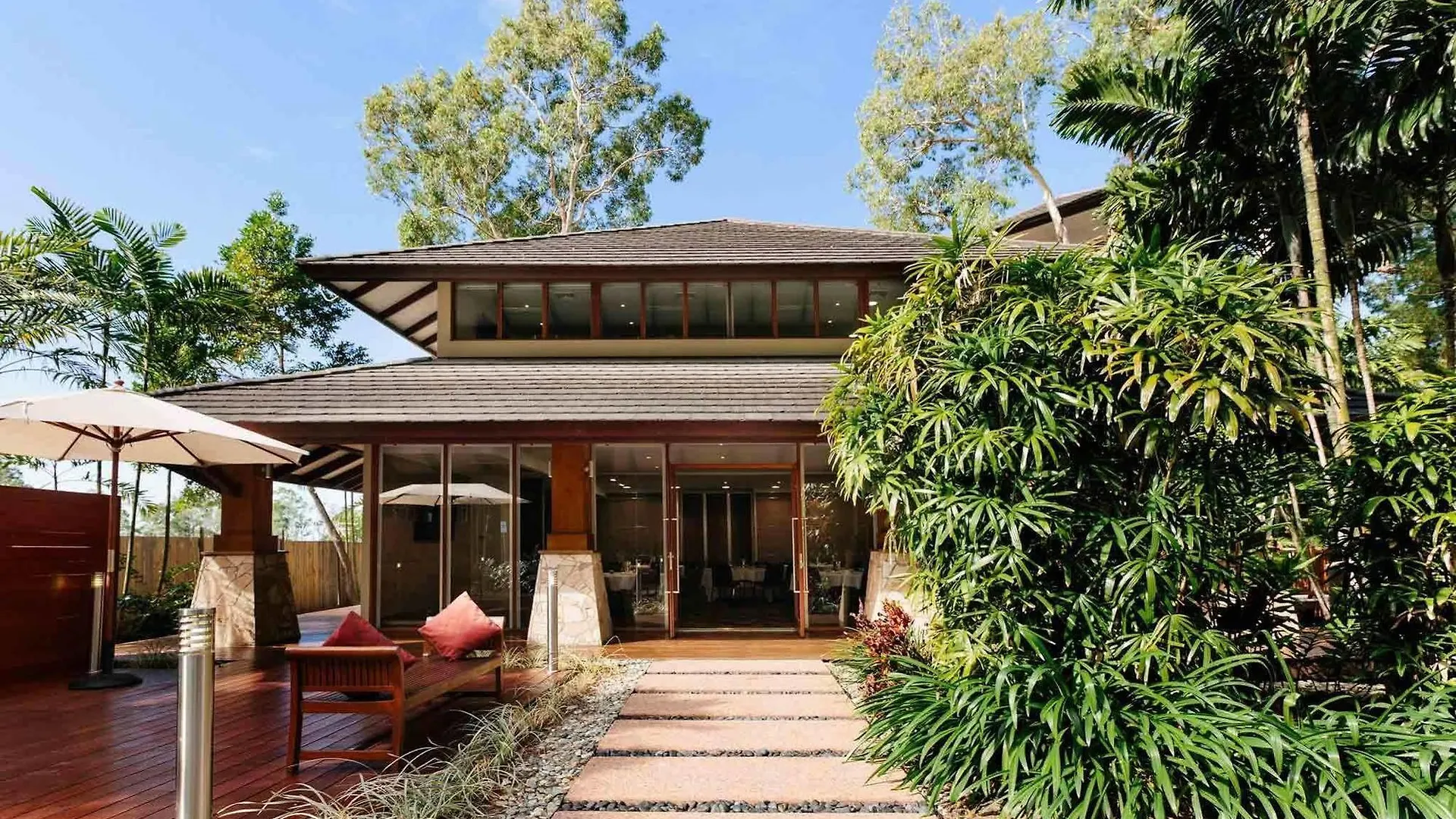 Pullman Palm Cove Sea Temple Resort & Spa