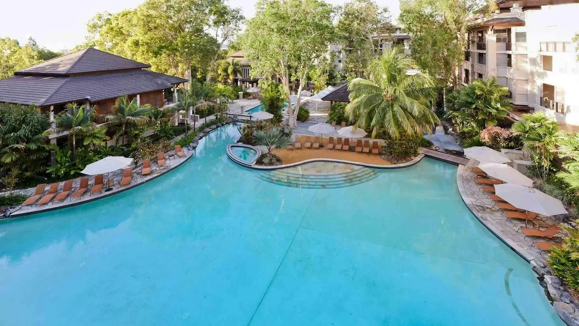 Pullman Palm Cove Sea Temple Resort & Spa