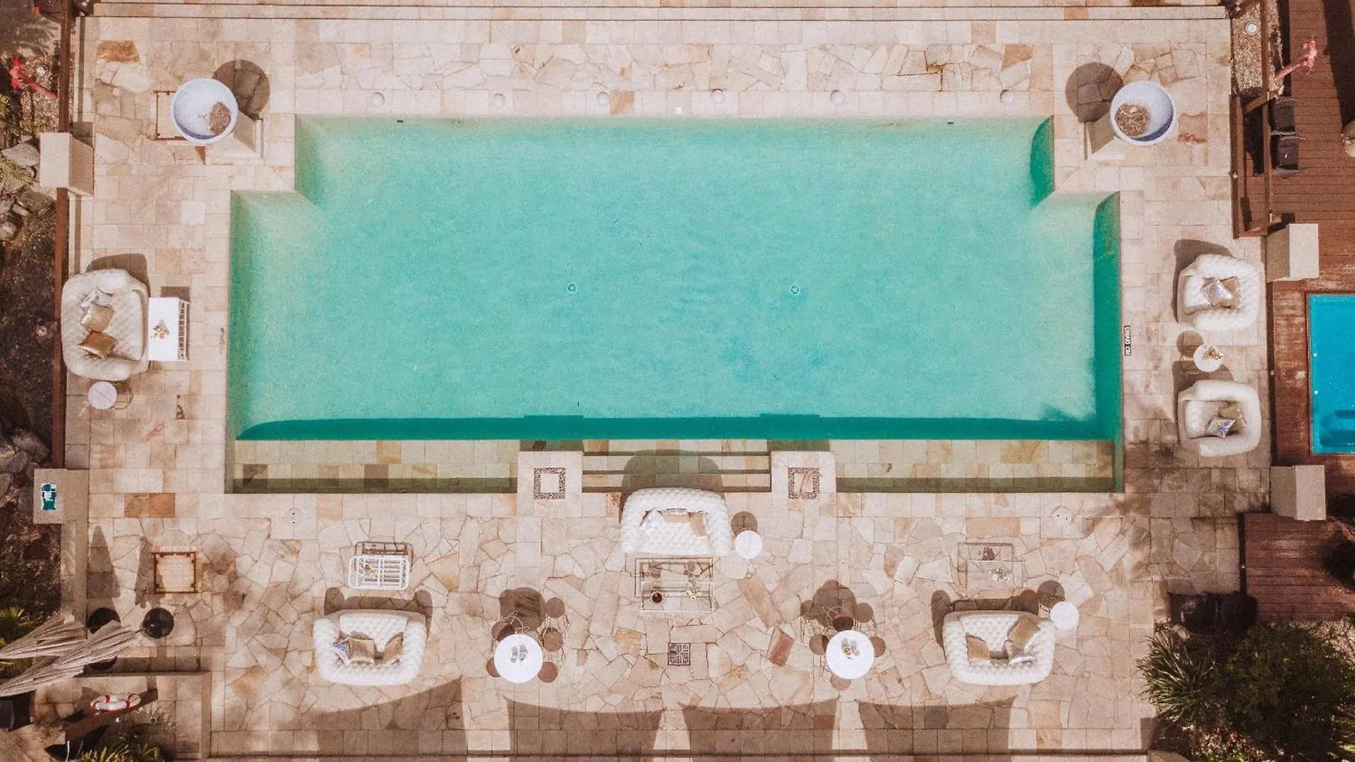 Pullman Palm Cove Sea Temple Resort & Spa