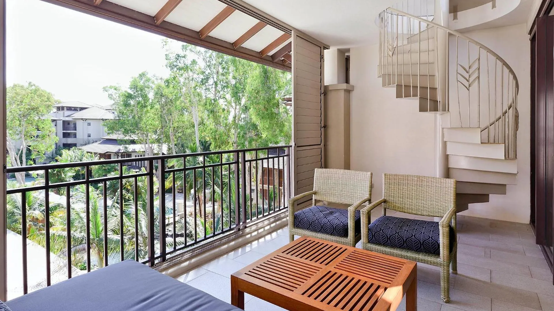 Pullman Palm Cove Sea Temple Resort & Spa