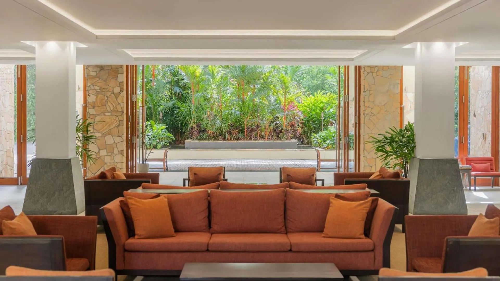 Pullman Palm Cove Sea Temple Resort & Spa
