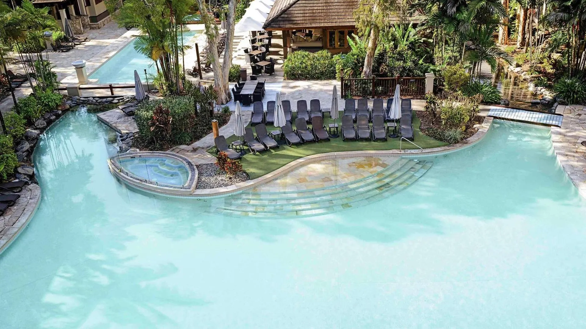 Pullman Palm Cove Sea Temple Resort & Spa