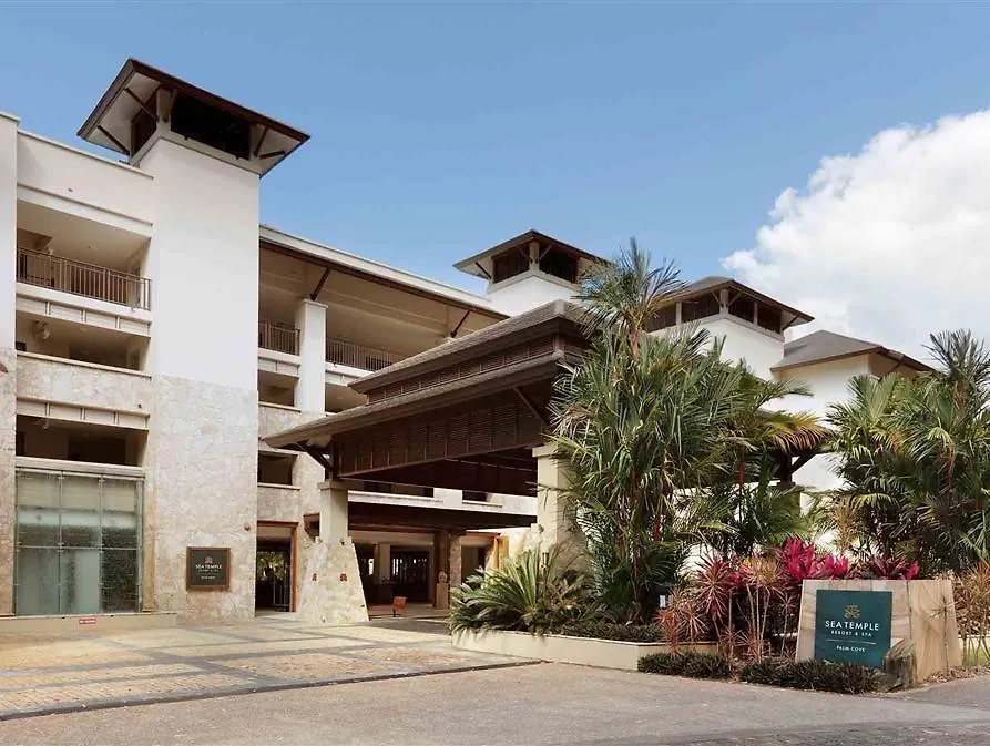 Pullman Palm Cove Sea Temple Resort & Spa 5*,